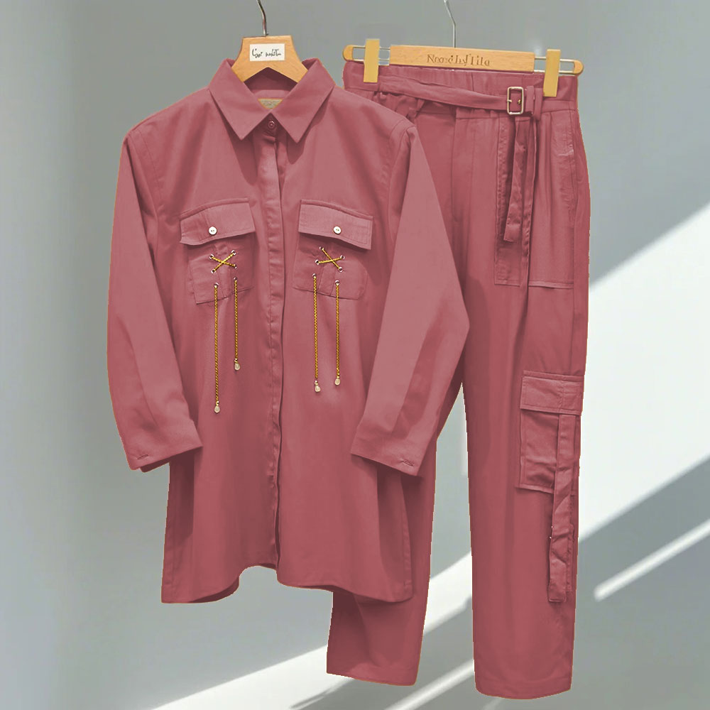 Two-Piece Set with Chain & Pocket